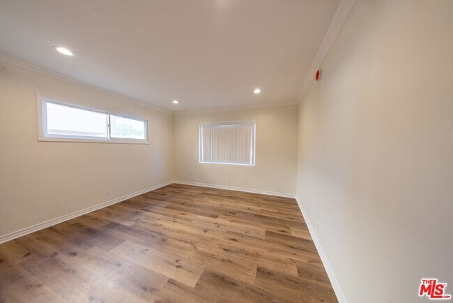 Building Photo - 9205 Alcott St