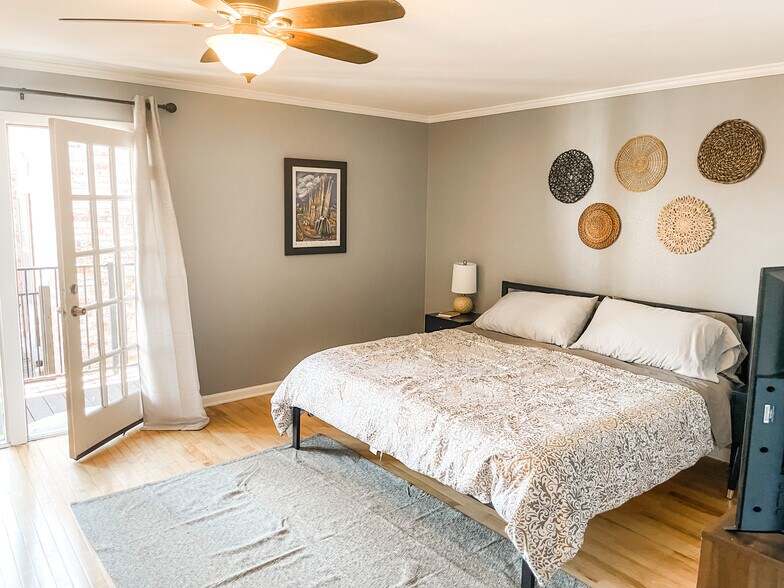 Building Photo - Room in Condo on E Hill Dr