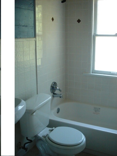 Building Photo - 1320 6th St
