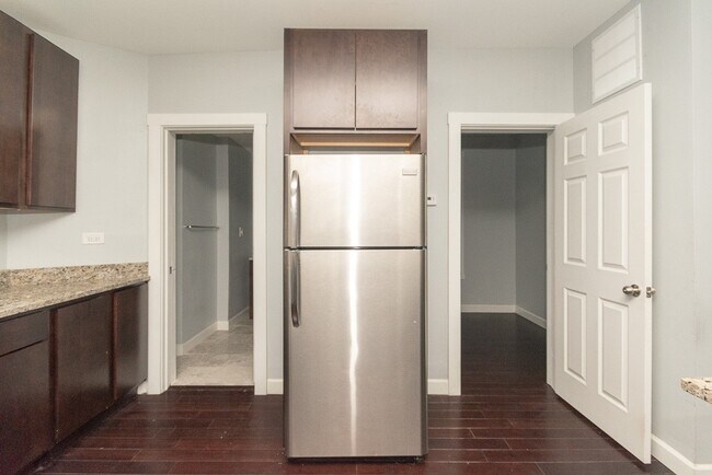 Building Photo - 2968 N Ridgeway Ave