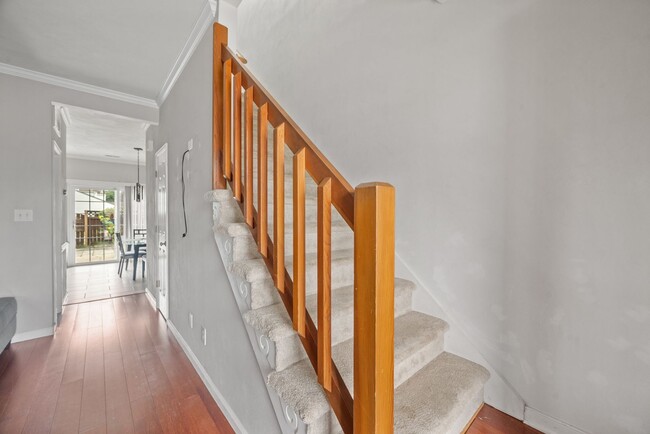 Building Photo - Townhouse, 2 bedroom, 2.5 baths in Yorktow...
