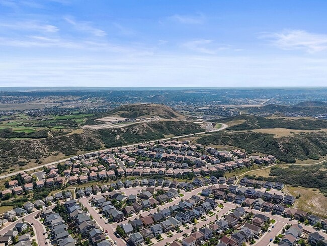 Building Photo - Beautiful 5 Bedroom Home- Move in Ready- C...