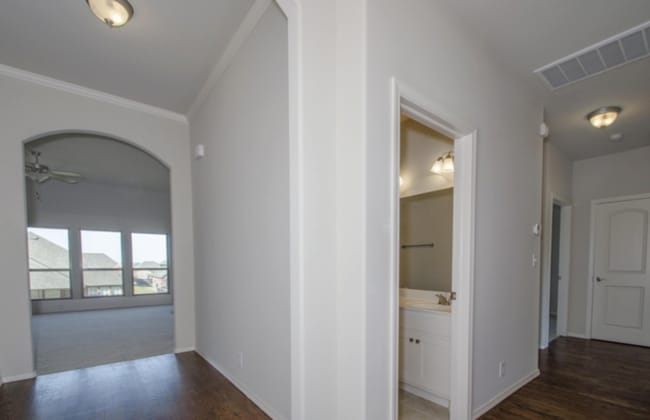 Building Photo - Unique 4 bed/2 bath/3 car garage Broken Arrow Home!