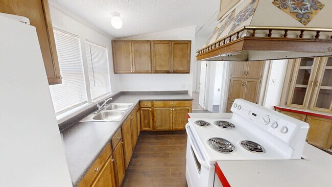 Building Photo - "Charming 3-Bed, 2-Bath Retreat in Gatesvi...