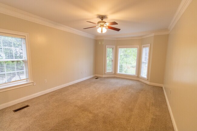 Building Photo - 906 Monarch Cir