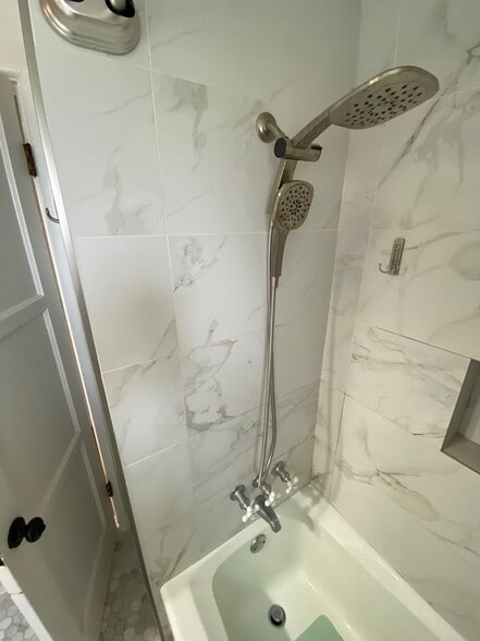 Building Photo - 1466 N Caswell Ave