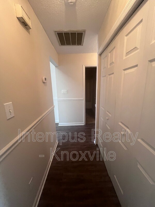 Building Photo - 813 Villaview Way