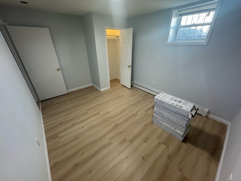 Building Photo - 106 E 5th St