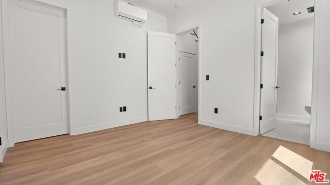 Building Photo - 10844 Peach Grove St