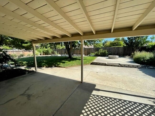 Building Photo - 1825 Vista Creek Dr