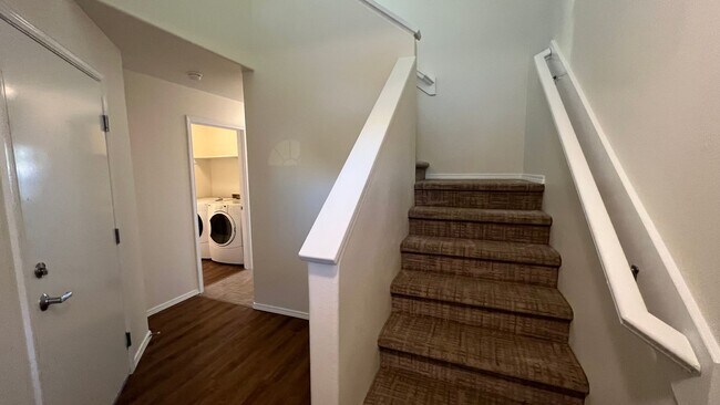 Building Photo - 3 Bed, 2.5 Bath - Beautiful Mountain Views - Close to JBER!