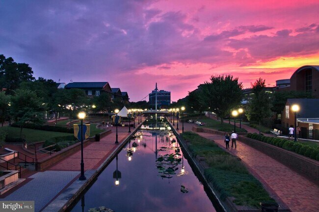 Building Photo - 1749 Carriage Way