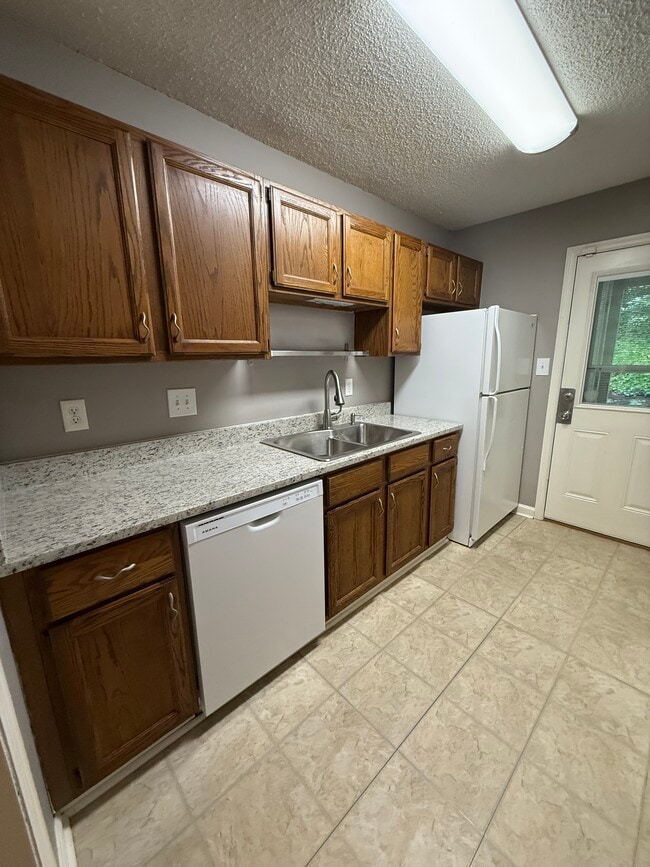 Building Photo - 4069 Coopers Hill Dr SE