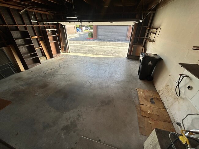 Building Photo - 1327 Westmont Dr