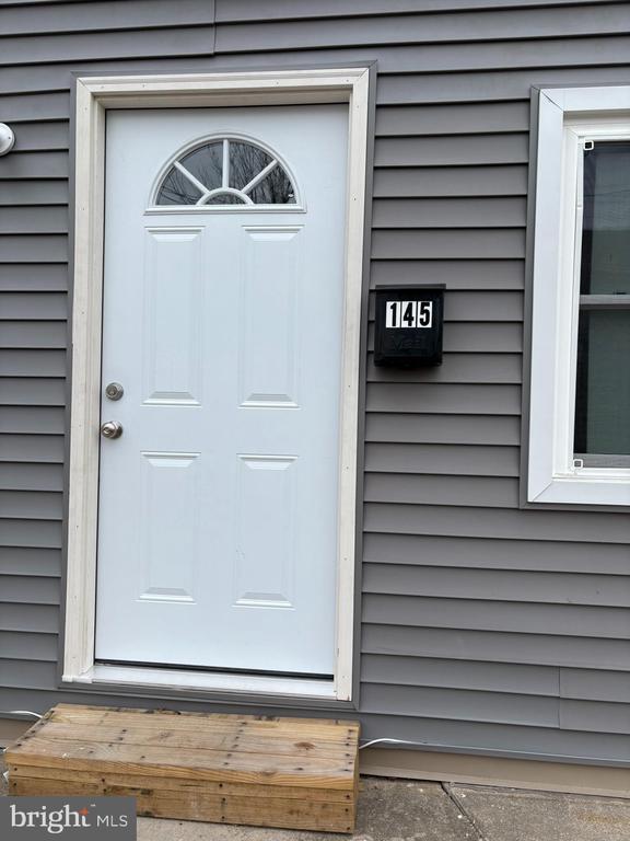 Building Photo - 145 W Main St