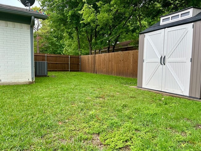 Building Photo - Located in the HEART of Burleson!