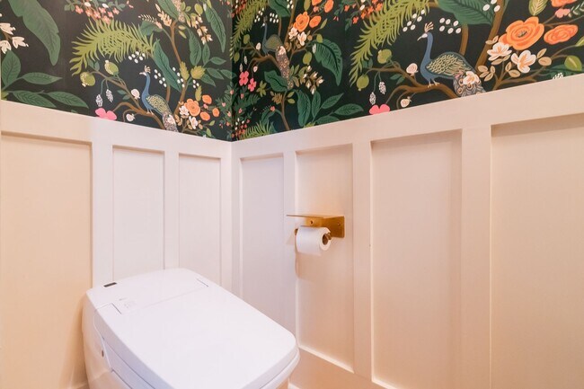Building Photo - Spacious charmer in the heart of Dilworth ...