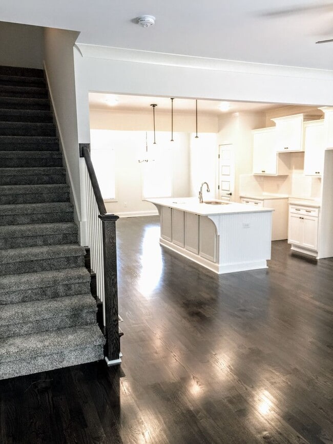Building Photo - 8100 Lenox Creekside Dr