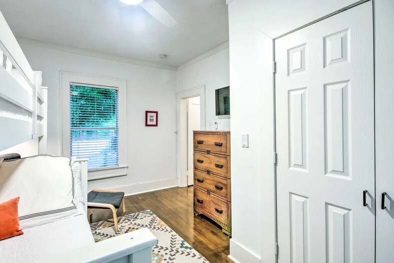 Building Photo - 1117 Kenwood Pl