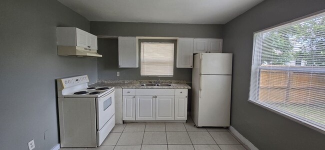 Building Photo - Cozy 2 bedroom/1 bathroom Single family home in the heart of Ybor!
