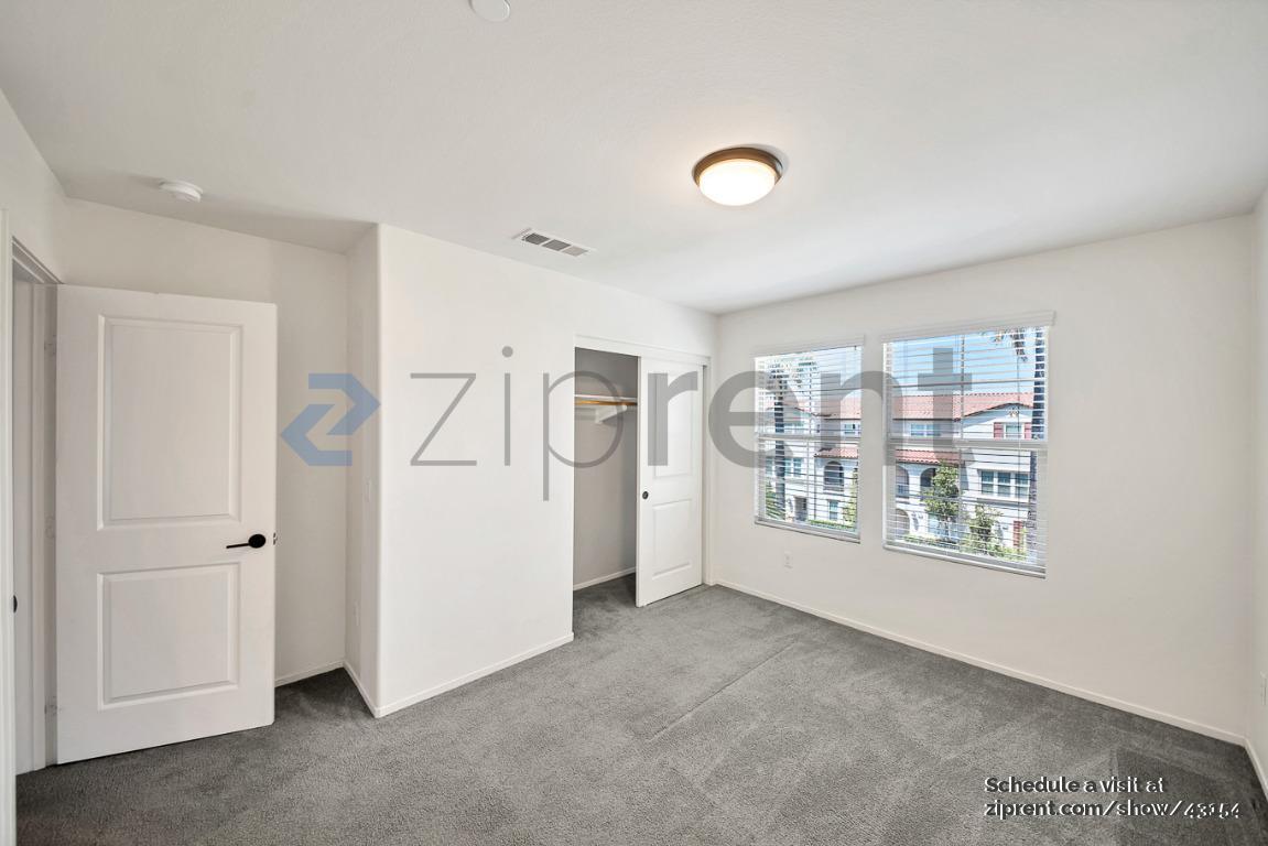 Building Photo - 833 Iris Way