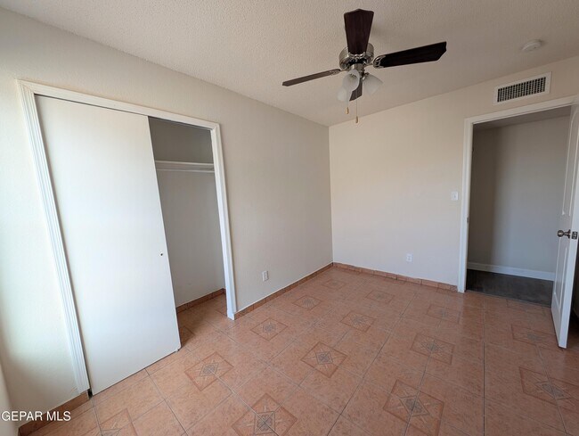 Building Photo - 5857 W Valley Cir