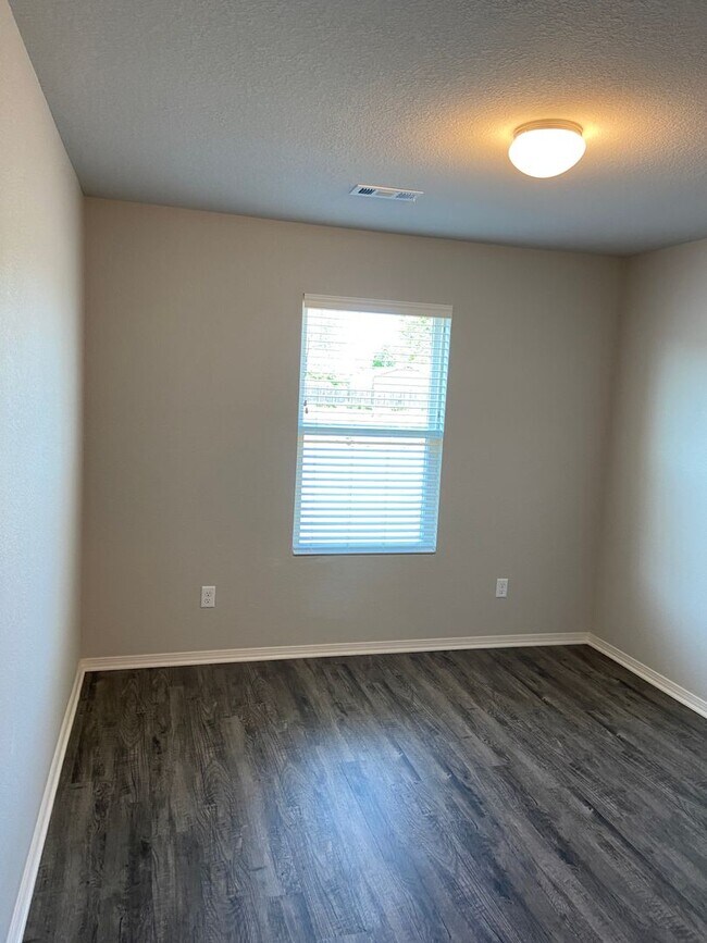 Building Photo - Pre-Leasing Now! Modern Three Bedroom | Two Bath Home in Conrad Court