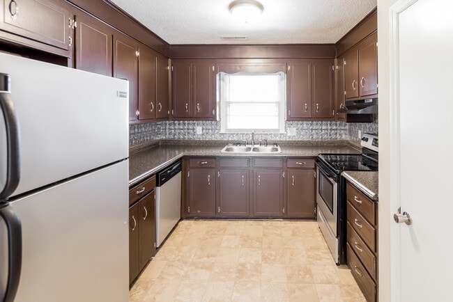 Building Photo - Charming 3-Bedroom Brick Home