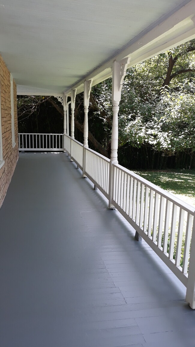 Building Photo - 2644 N Beechwood Pl