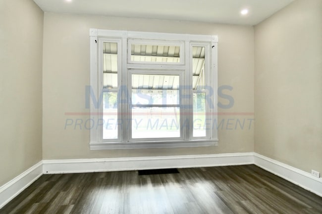 Building Photo - 834 Prouty Ave