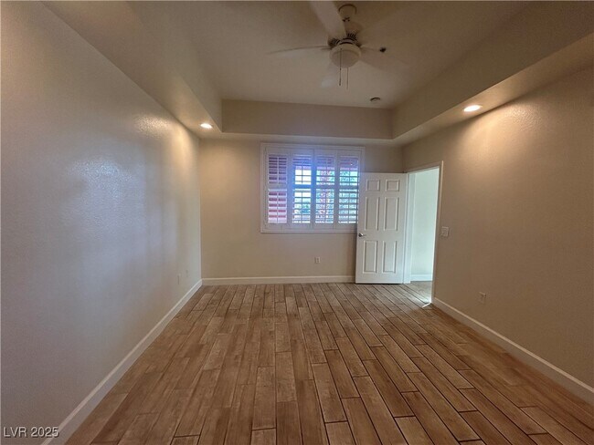 Building Photo - 67 E Agate Ave