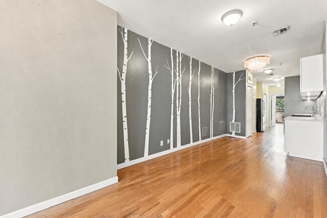 Building Photo - 420 Monroe St