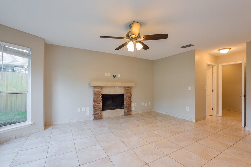 Building Photo - 2233 Grand Tree Ct
