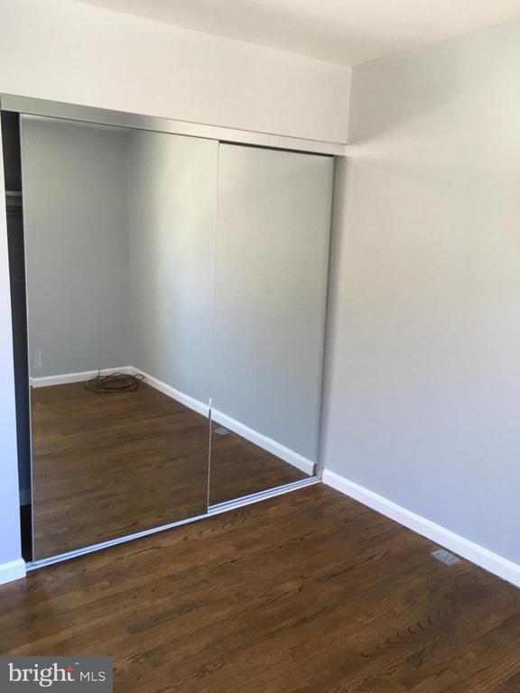 Building Photo - 15205 Streamside Ct