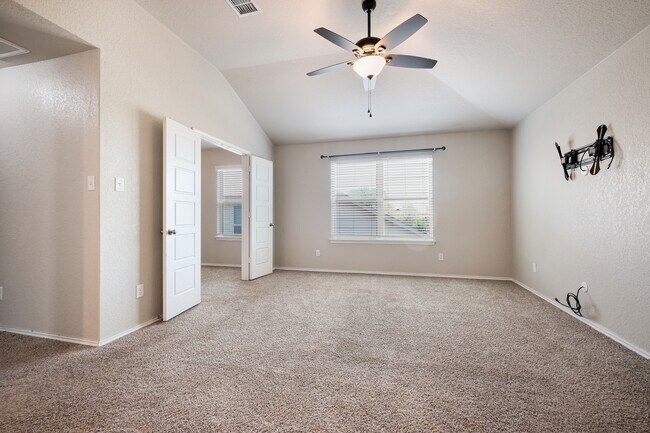 Building Photo - 15310 Comanche Grv