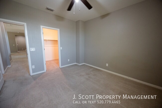Building Photo - 1270 Carlsbad Dr