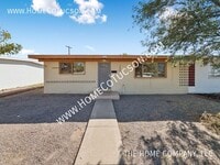 Building Photo - 1446 E Iowa Dr