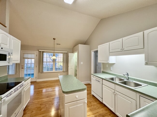 Building Photo - 159 Daleyuhski Way