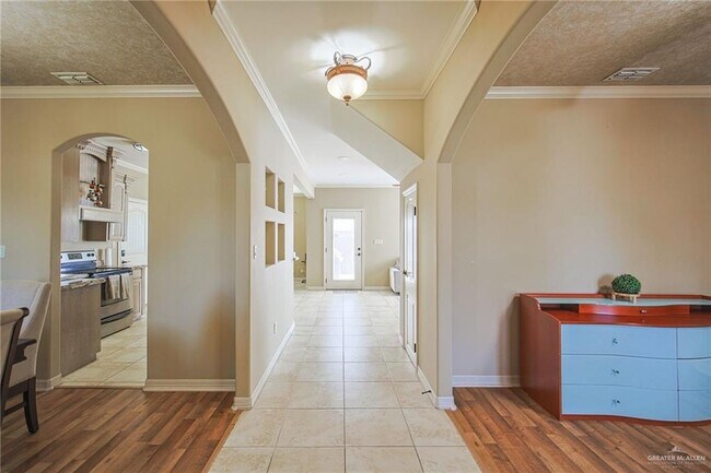 Building Photo - 30 N 48th St