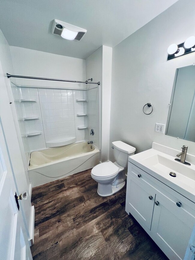 Building Photo - AVAILABLE JUNE - 4 Bed 1.5 Bath Home in Superior