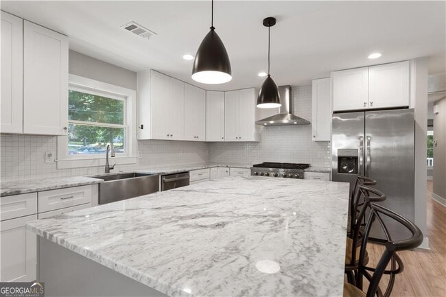 Building Photo - 2666 Davenport St