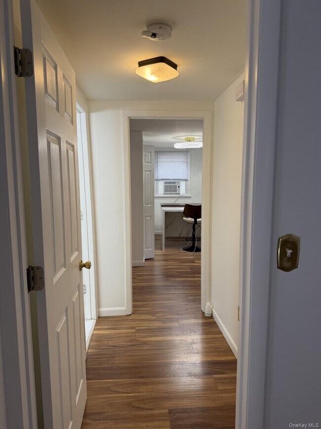 Building Photo - 13 Cedarwood Dr