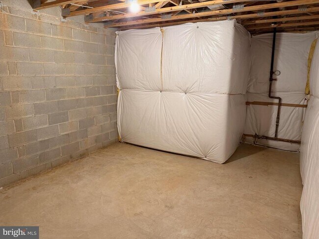 Building Photo - 615 Strandhill Ct
