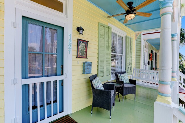 Building Photo - 1221 Sealy Ave