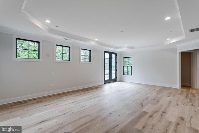Building Photo - 5615 McLean Dr