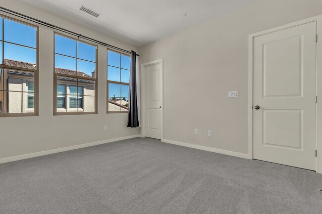 Building Photo - 71 Tallowood