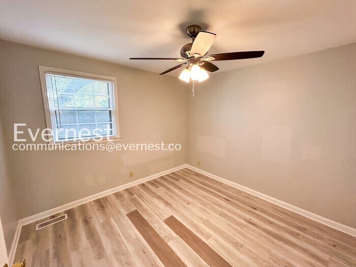 Building Photo - 212 New Shackle Island Rd