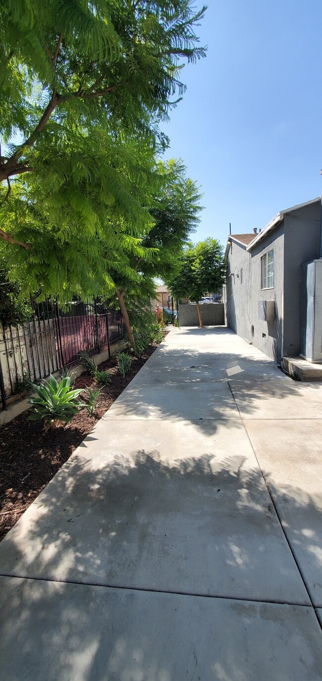 Building Photo - 4255 1/2 Altadena Ave.