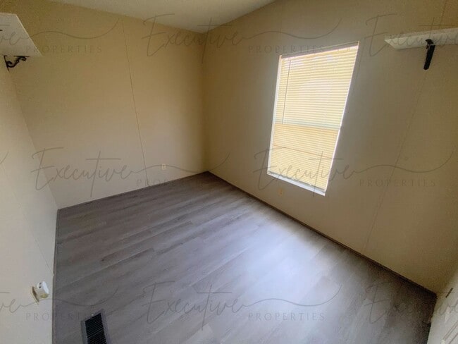 Building Photo - Remodeled Mobile Home: 2 Bed, 1 Bath in Sulphur, LA