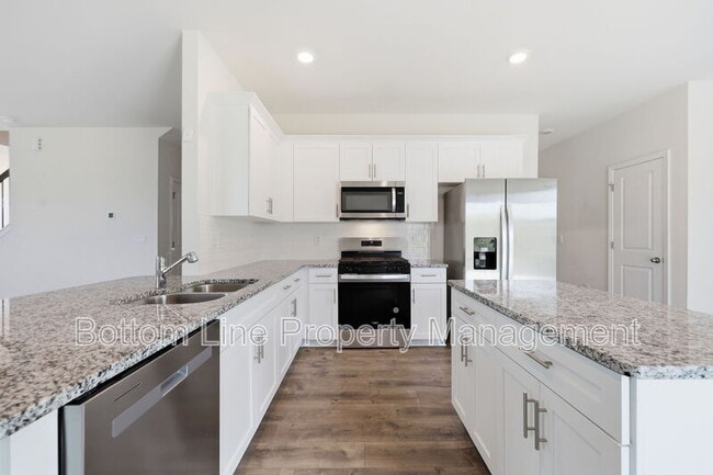 Building Photo - 413 Tucana St